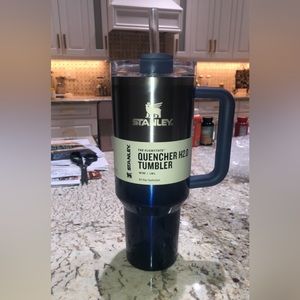 NWT Stanley Quencher H2.0 FlowState Tumbler 40oz Twilight Gradient